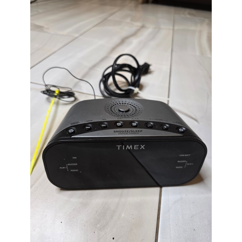 Timex T231Y Dual Alarm Clock Radio AM‎ FM Silver Black Digital Display Snooze